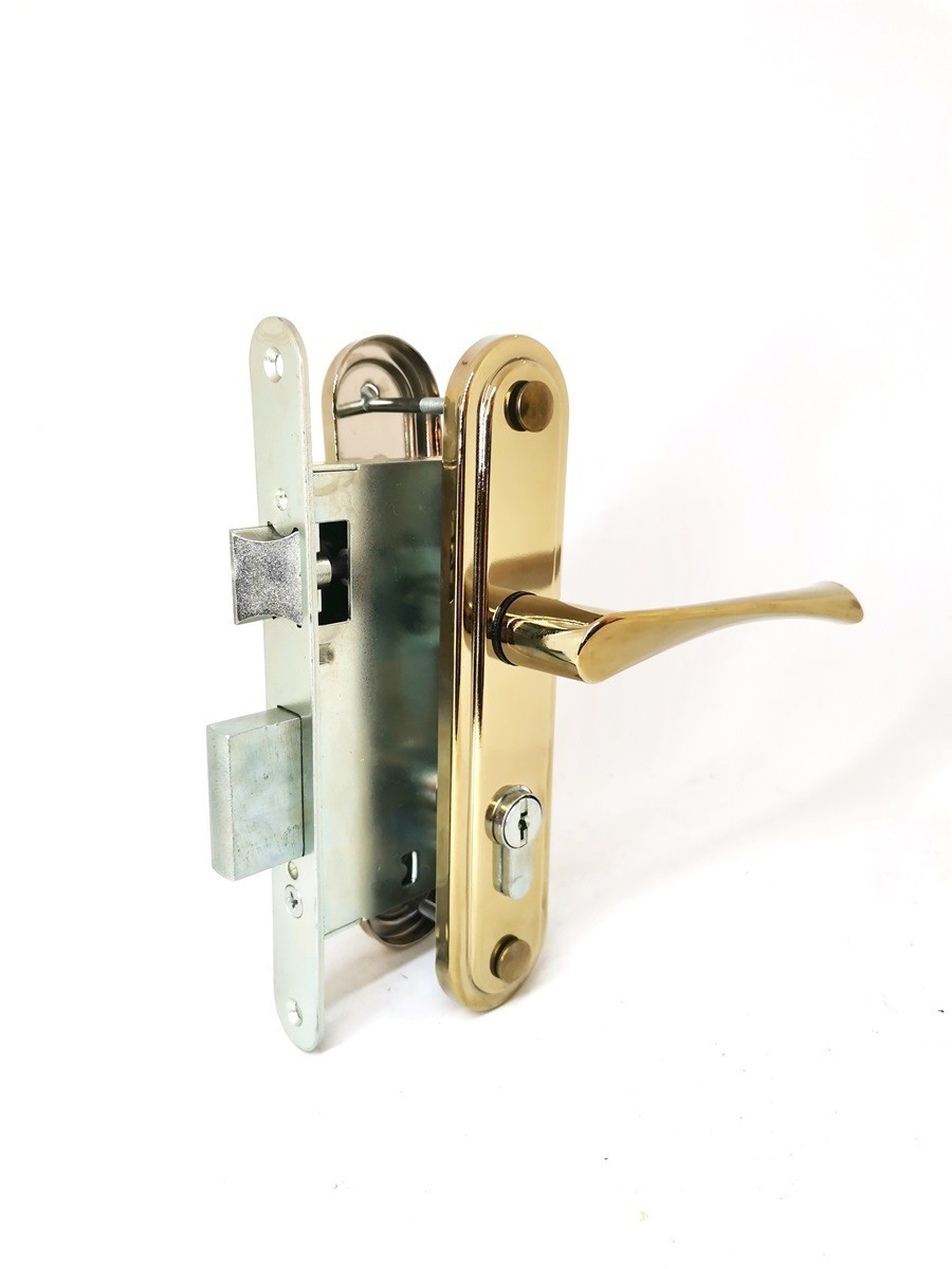 Замок Omega (Омега) врезной цилиндровый с защёлкой в комплекте с ручкой ЗВ7 (золото лак), 4 кл. 